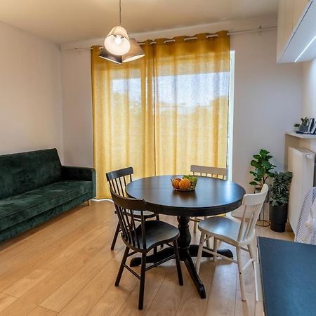First -- Green Zoliborz Apartment 2 วอร์ซอ ภายนอก รูปภาพ