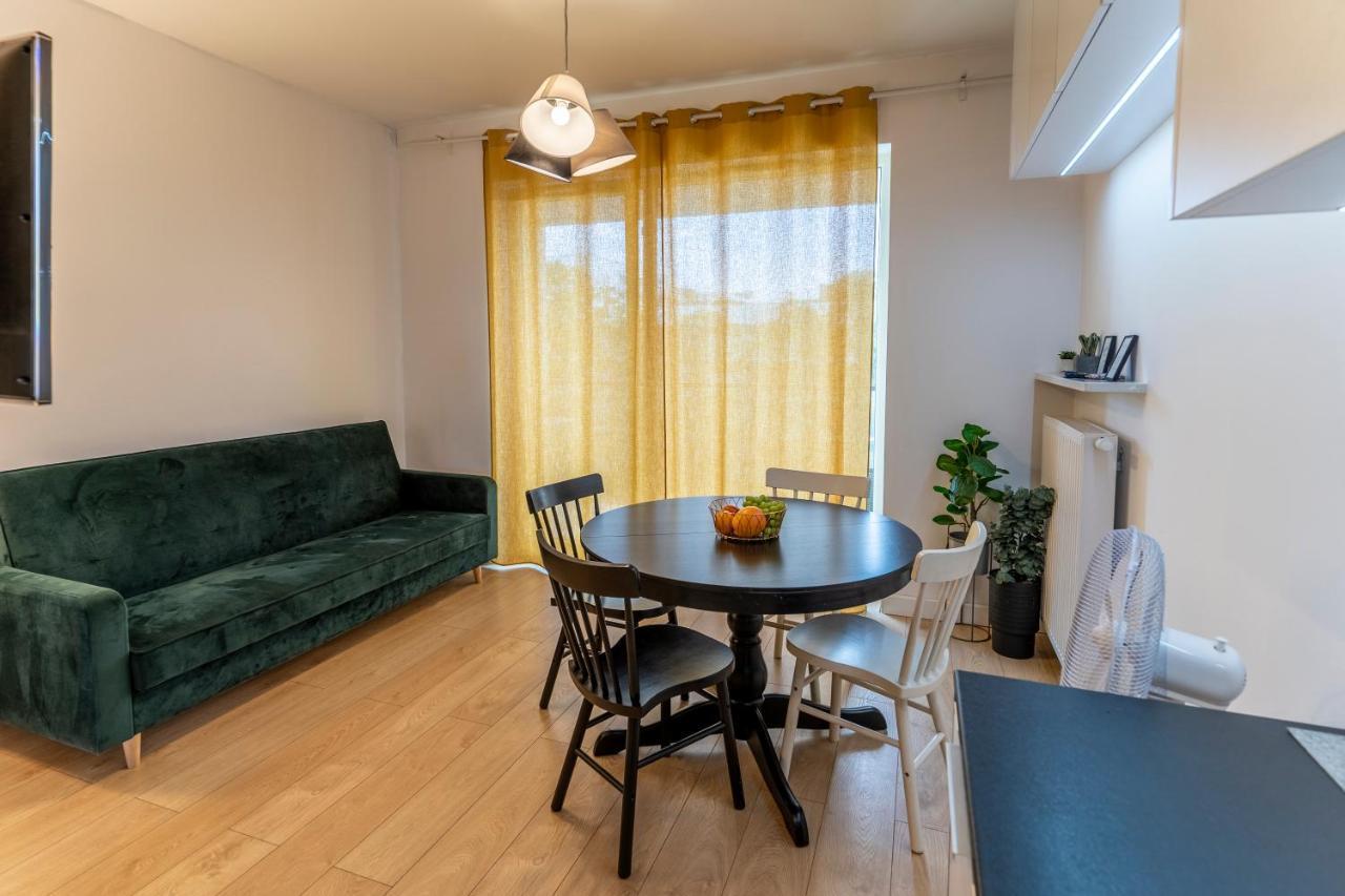 First -- Green Zoliborz Apartment 2 วอร์ซอ ภายนอก รูปภาพ