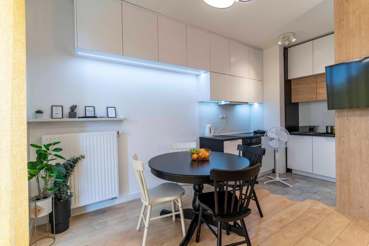 First -- Green Zoliborz Apartment 2 วอร์ซอ ภายนอก รูปภาพ